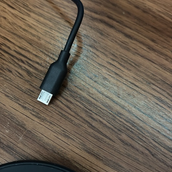 NWOT ONN Wireless Phone Charger 2 pc Circle & Cord Model No. ONB18WI701 DC 5V/2A - Picture 9 of 16